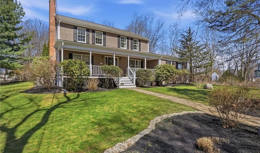 14 High St, Barrington, RI 02806 - 3 Beds, 4 Bath
