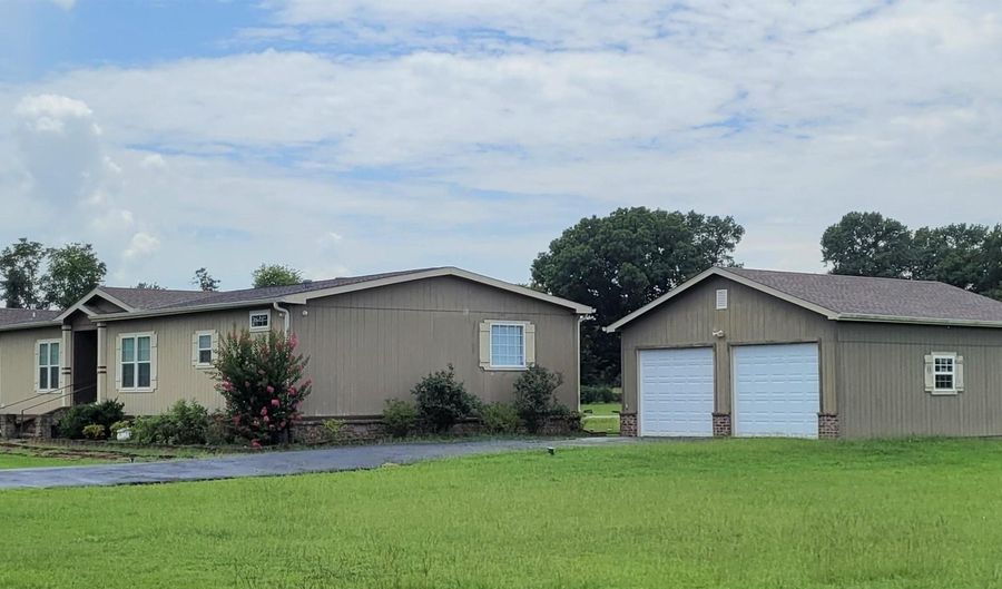 1927 N Twelfth St, Augusta, AR 72006 - 4 Beds, 3 Bath