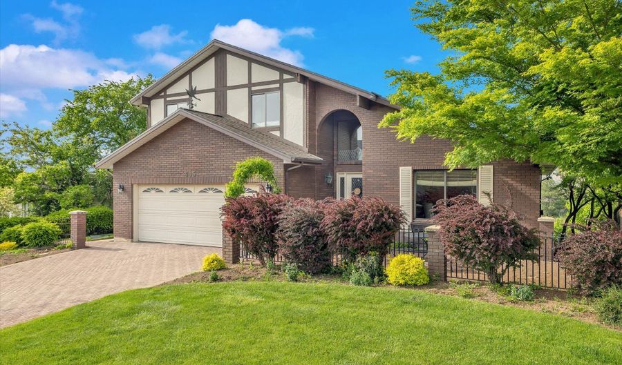 905 E MILLSTREAM, Bountiful, UT 84010 - 4 Beds, 2 Bath