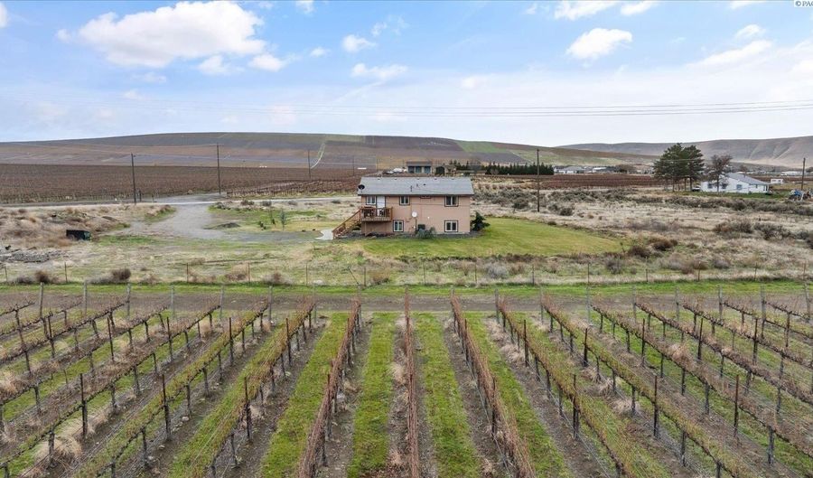 28708 E SR 224, Benton City, WA 99320 - 5 Beds, 2 Bath