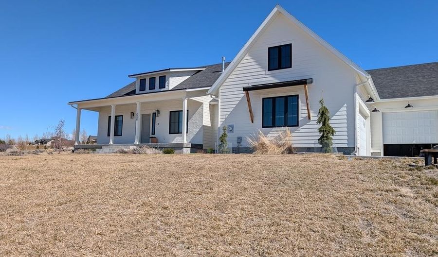 5440 E Rio Seco Dr, Ammon, ID 83406 - 6 Beds, 3 Bath