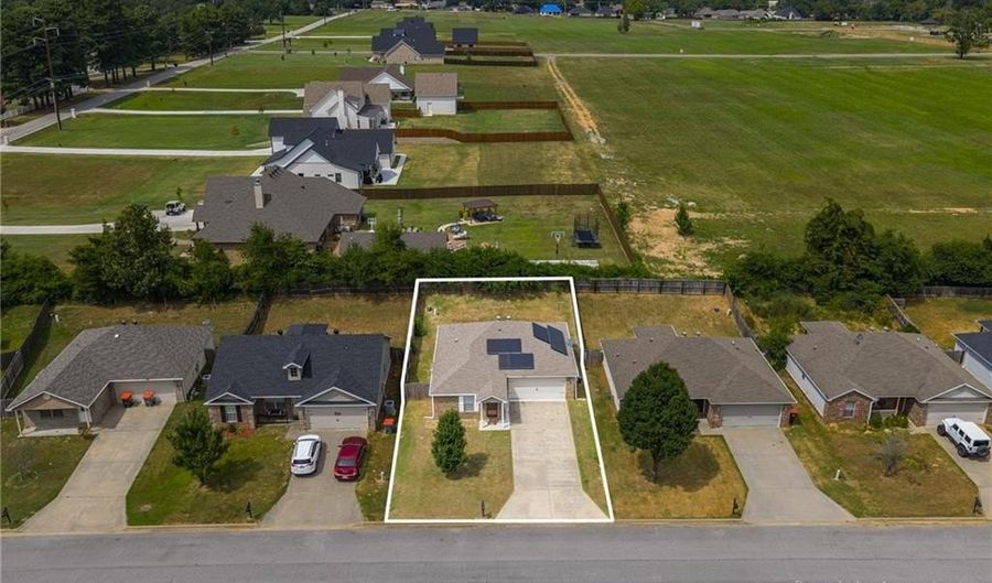 2410 Ridgeway Ln, Barling, AR 72923 - 3 Beds, 2 Bath