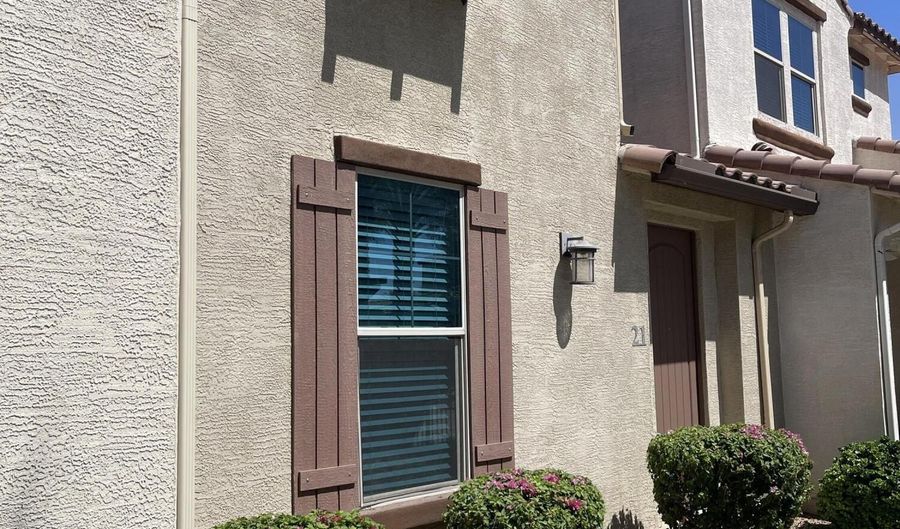 3855 S MCQUEEN Rd 21, Chandler, AZ 85286 - 3 Beds, 3 Bath