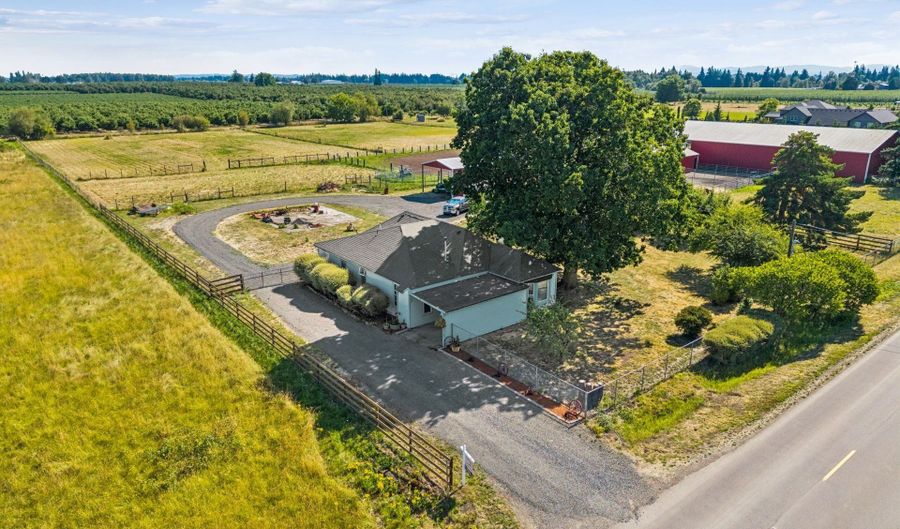 10093 NE WISEACRE Ln, Aurora, OR 97002 - 2 Beds, 2 Bath