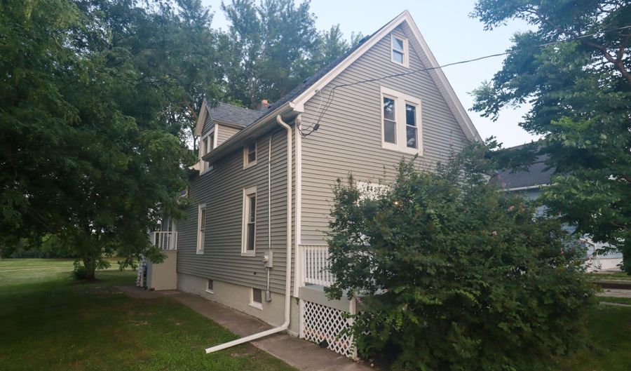 4429 17th Ave, Kenosha, WI 53140 - 4 Beds, 2 Bath
