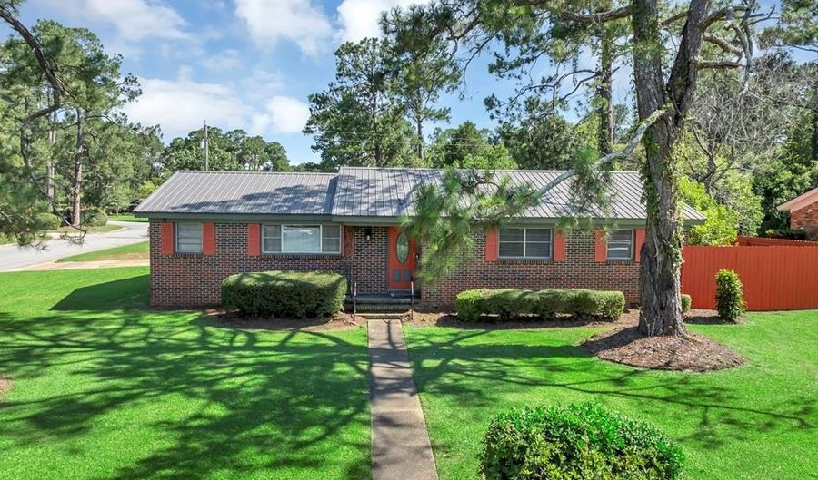 2608 WHISPERING PINES Rd, Albany, GA 31707 - 3 Beds, 2 Bath
