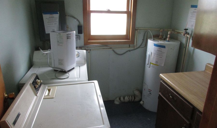 56 Danyow Dr, Addison, VT 05491 - 3 Beds, 1 Bath