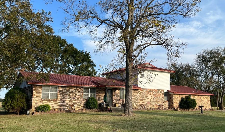 2452 S Carr Pen Rd, Atoka, OK 74525 - 4 Beds, 3 Bath