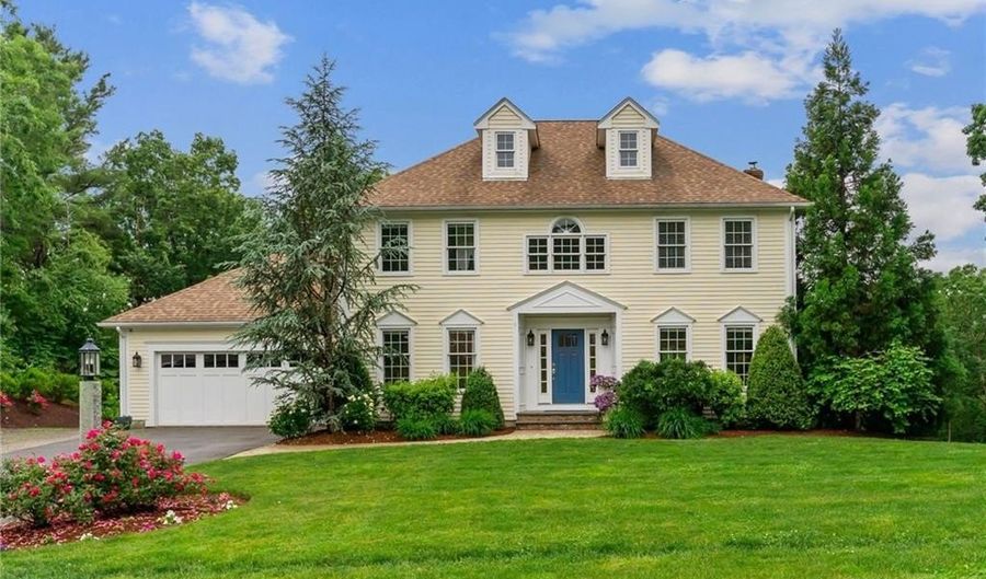 6 Jasons Grant Dr, Cumberland, RI 02864 - 4 Beds, 3 Bath