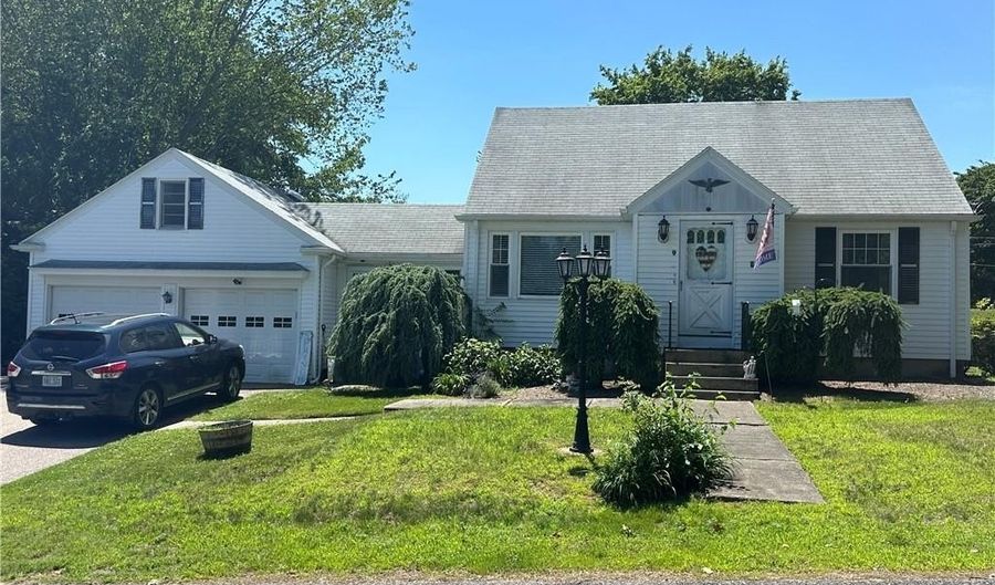9 Cannon St, Cranston, RI 02920 - 4 Beds, 2 Bath