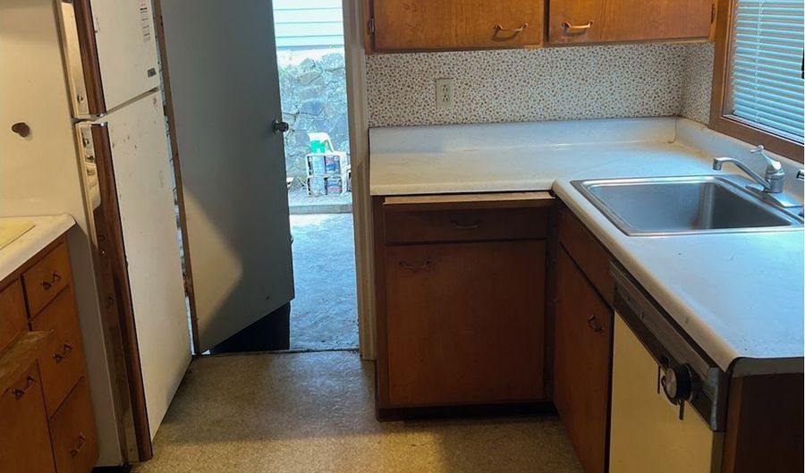 366 LEXINGTON Ave, Astoria, OR 97103 - 3 Beds, 1 Bath