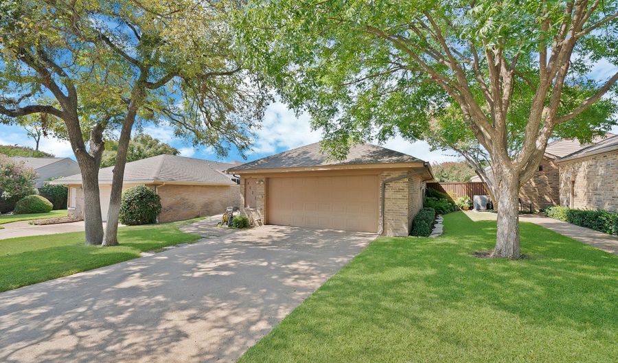 4021 Winter Park Ln, Addison, TX 75001 - 2 Beds, 2 Bath