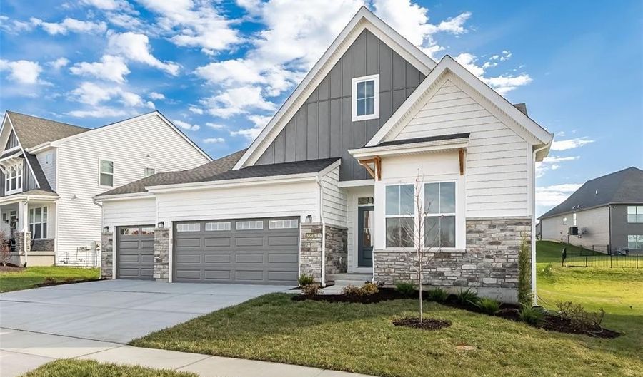 6804 Snowy Owl Ln, Affton, MO 63123 - 3 Beds, 3 Bath