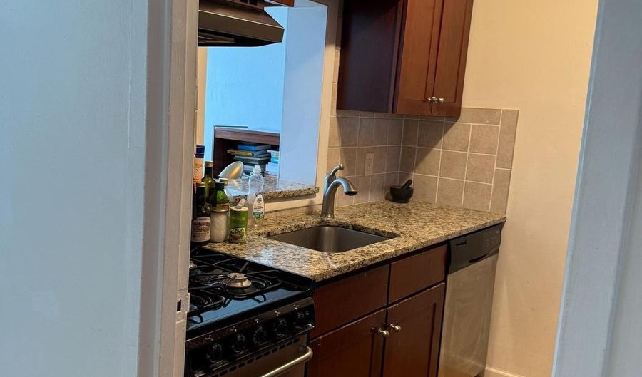1121 ARLINGTON Blvd 216, Arlington, VA 22209 - 1 Beds, 1 Bath
