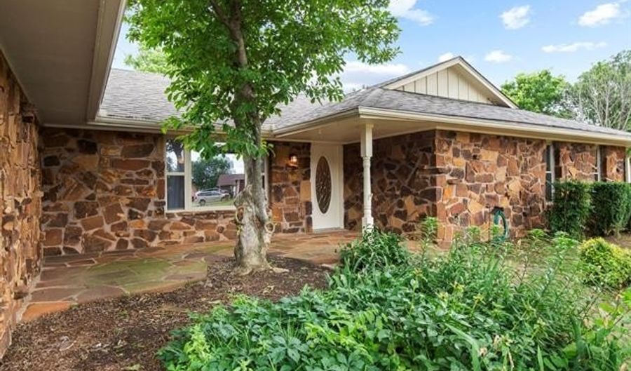 348 Turkey Creek Rd, Bartlesville, OK 74006 - 4 Beds, 2 Bath