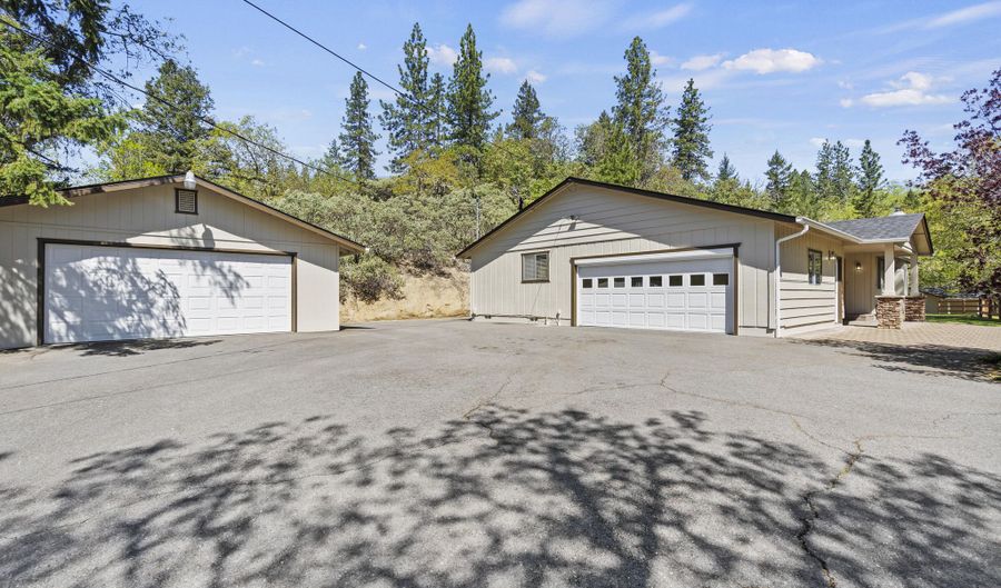 3306 Campus View Dr, Grants Pass, OR 97527 - 3 Beds, 2 Bath