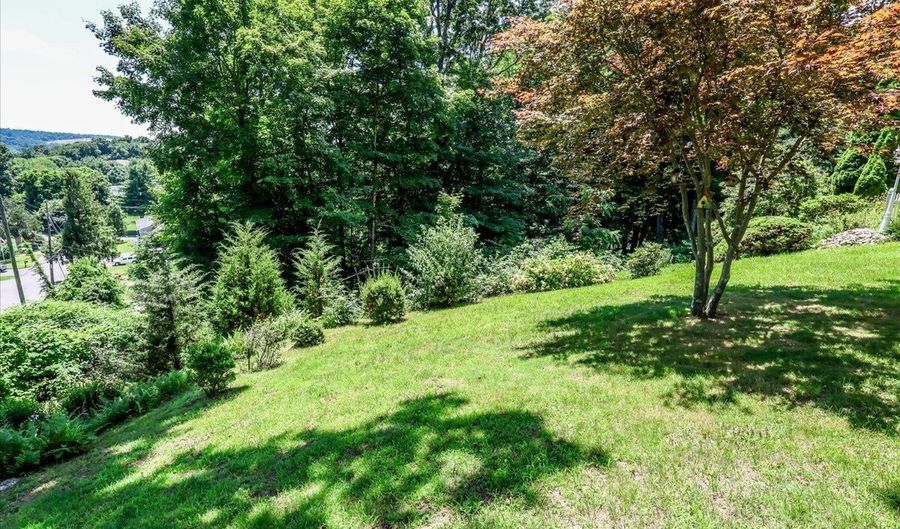 51 Rice Ln, Beacon Falls, CT 06403 - 1 Beds, 2 Bath