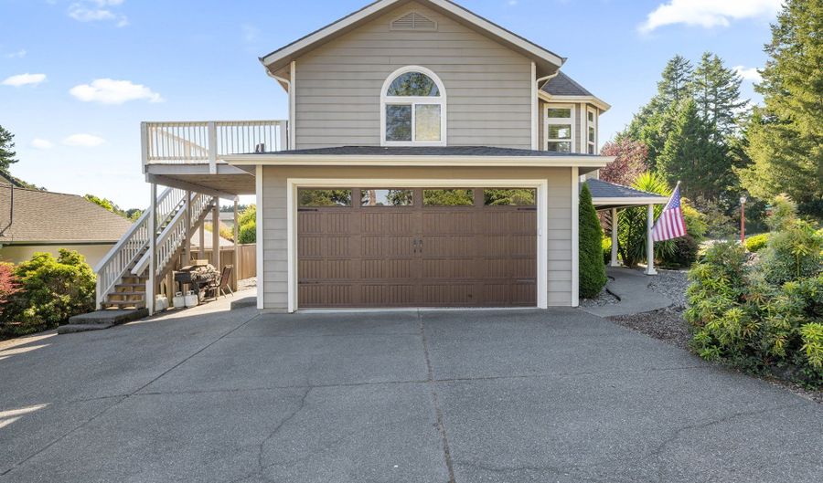 997 KRISTA Ln, Brookings, OR 97415 - 3 Beds, 3 Bath