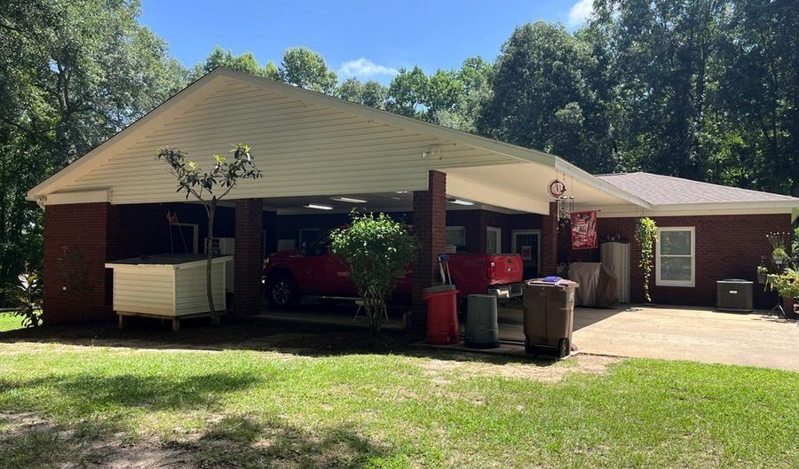 122 Whitehead Rd, Abbeville, AL 36310 - 4 Beds, 5 Bath