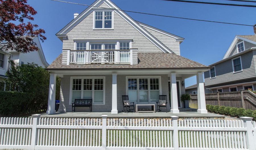 34 Island View Ave, Branford, CT 06405 - 5 Beds, 4 Bath