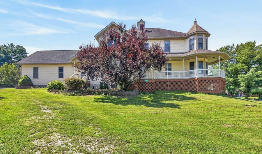 646 S Country Estates Ln, Bloomfield, IN 47424 - 3 Beds, 3 Bath
