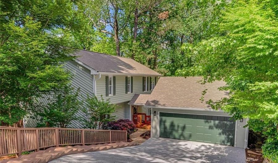 615 NW Mark Trail Ct NW, Atlanta, GA 30328 - 5 Beds, 3 Bath