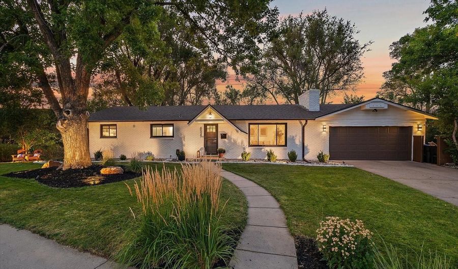 8535 W 59th Ave, Arvada, CO 80004 - 4 Beds, 3 Bath