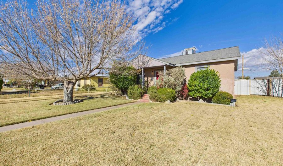 1206 W Centre Ave, Artesia, NM 88210 - 2 Beds, 1 Bath