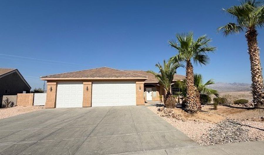 1009 Heritage Dr, Bullhead City, AZ 86429 - 3 Beds, 2 Bath