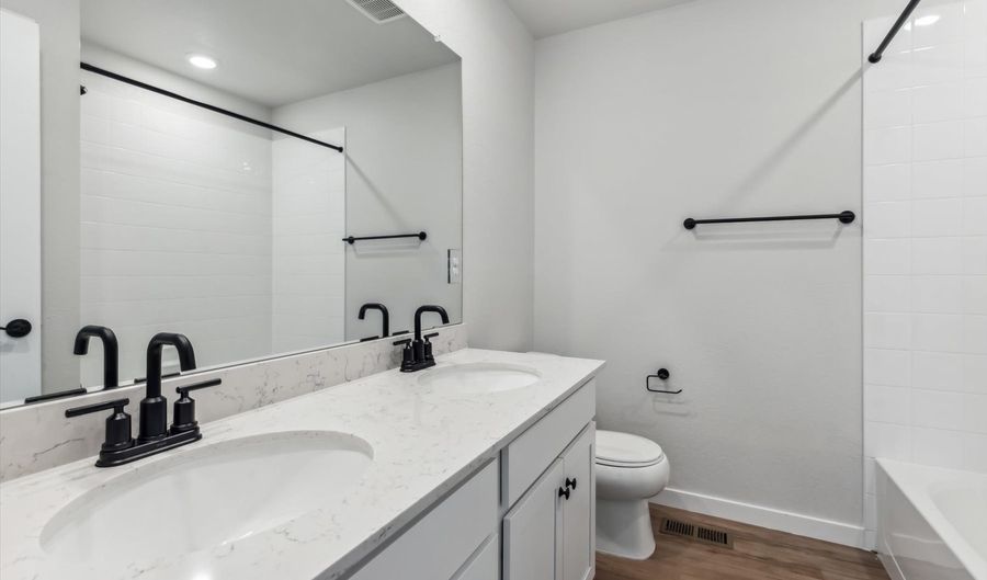 3383 N Irvington St, Aurora, CO 80019 - 3 Beds, 3 Bath