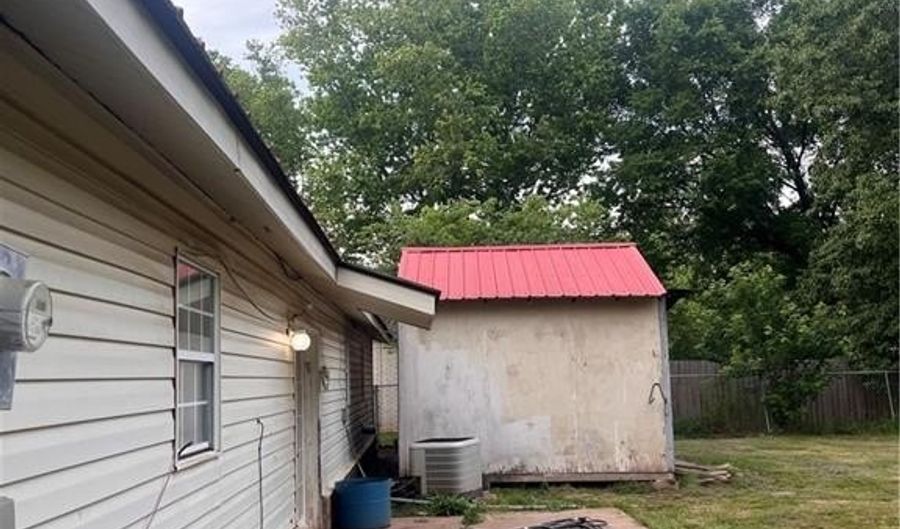 1113 SE 4 Ave, Atkins, AR 72823 - 4 Beds, 2 Bath