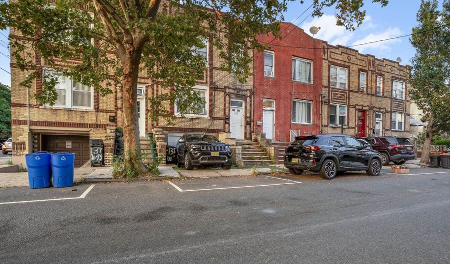 135 W 15TH St, Bayonne, NJ 07002 - 7 Beds, 3 Bath