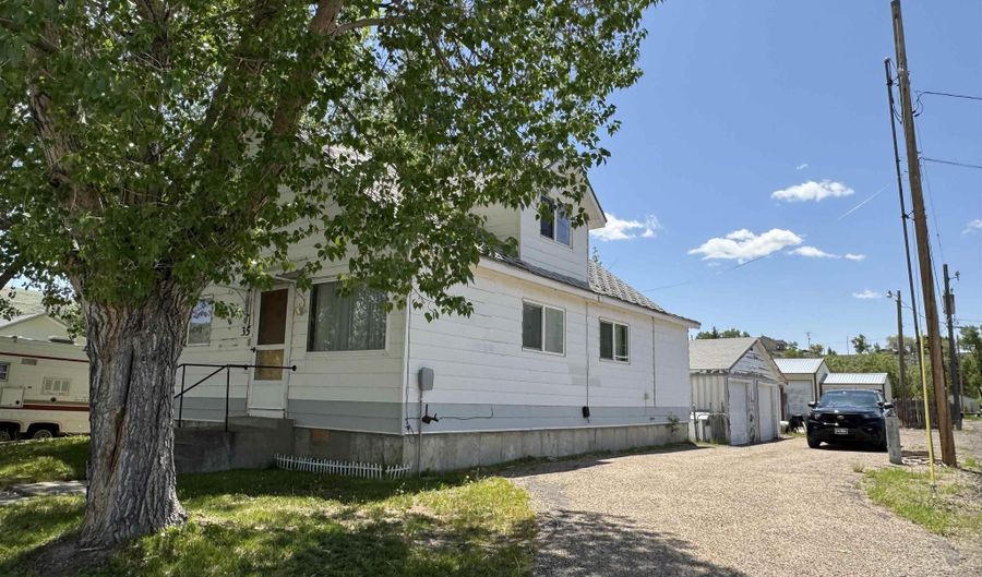 35 Conroy St, Diamondville, WY 83116 - 2 Beds, 1 Bath