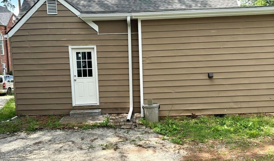 206 Henry M Turner St, Abbeville, SC 29620 - 2 Beds, 1 Bath