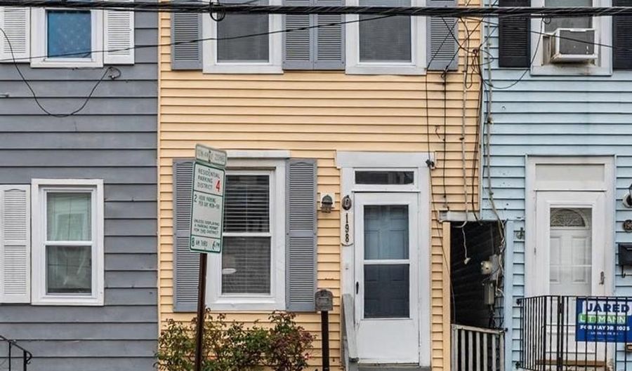 198 Clay St, Annapolis, MD 21401 - 2 Beds, 2 Bath