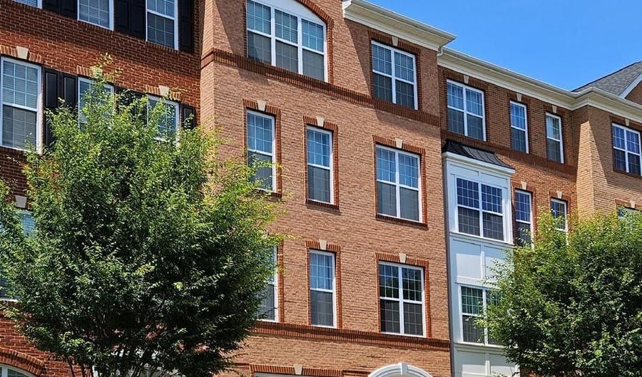 43102 THOROUGHFARE GAP Ter, Ashburn, VA 20148 - 3 Beds, 3 Bath