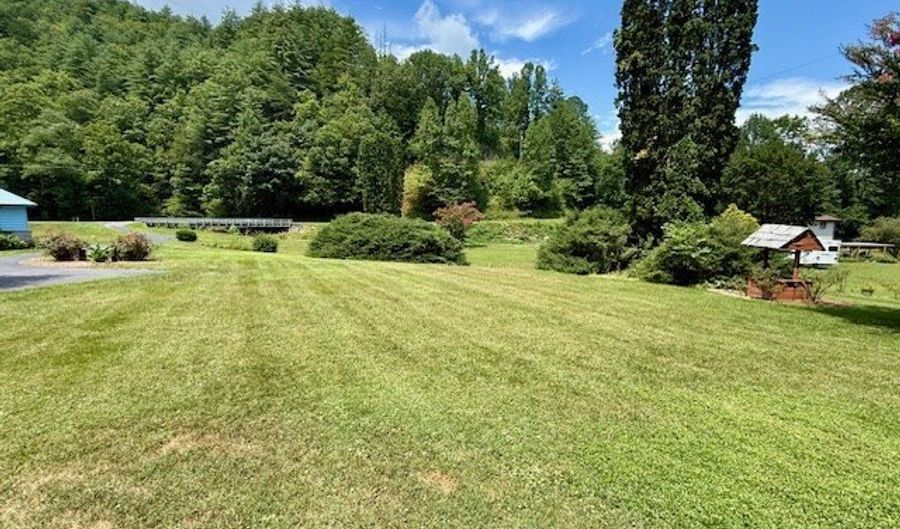 1107 Panther Crk, Almond, NC 28771 - 2 Beds, 3 Bath