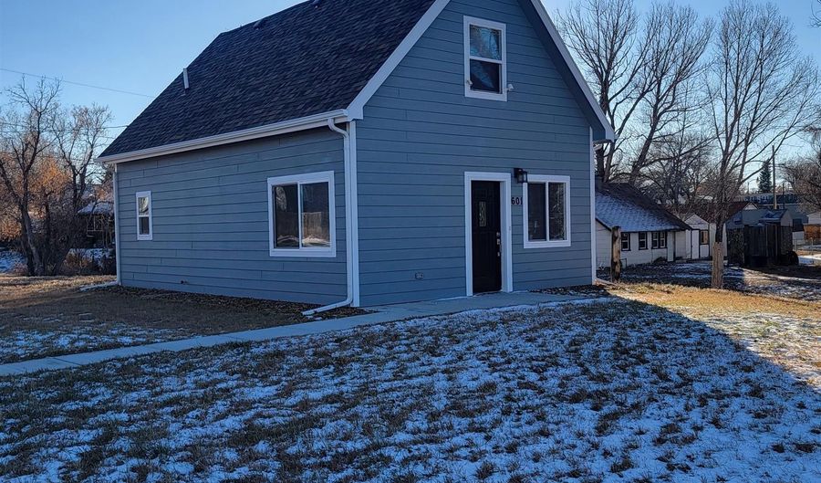 601 W 7TH St, Cheyenne, WY 82007 - 2 Beds, 3 Bath