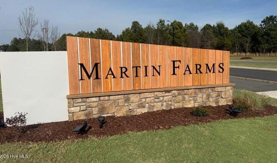 1129 Summer Daisy Dr, Aberdeen, NC 28315 - 5 Beds, 4 Bath