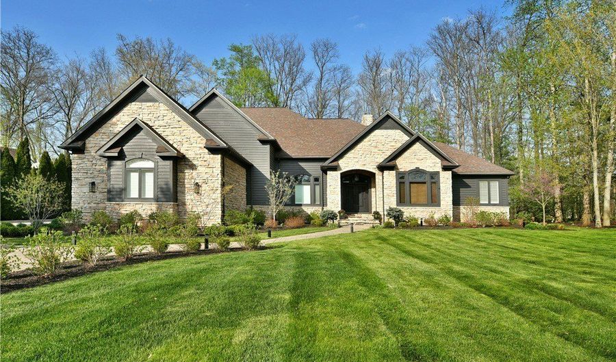 460 Club Dr, Aurora, OH 44202 - 4 Beds, 6 Bath