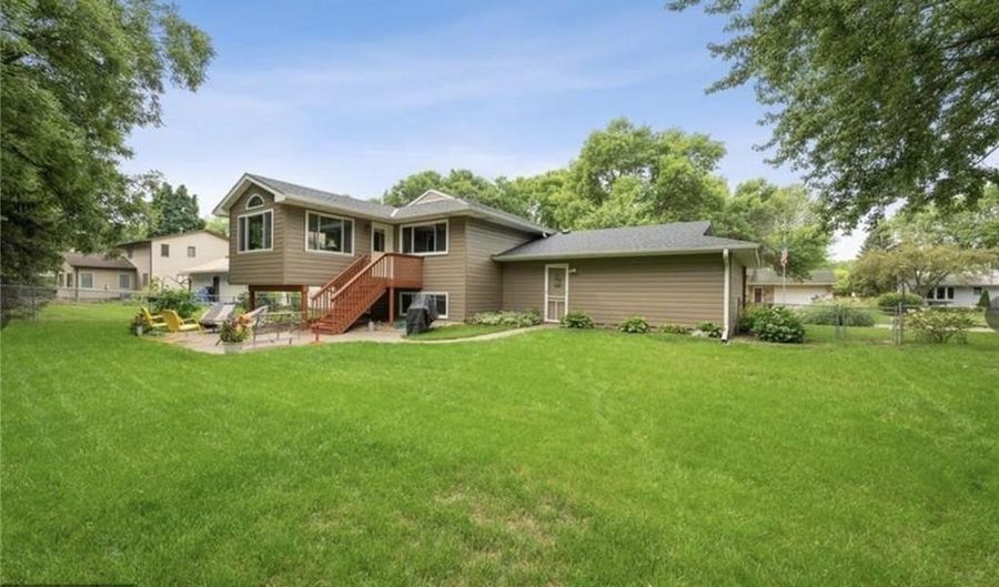 10414 Valley Forge Ln N, Maple Grove, MN 55369 - 4 Beds, 2 Bath