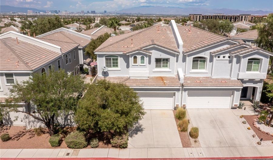 275 Spectacular St, Henderson, NV 89052 - 3 Beds, 3 Bath
