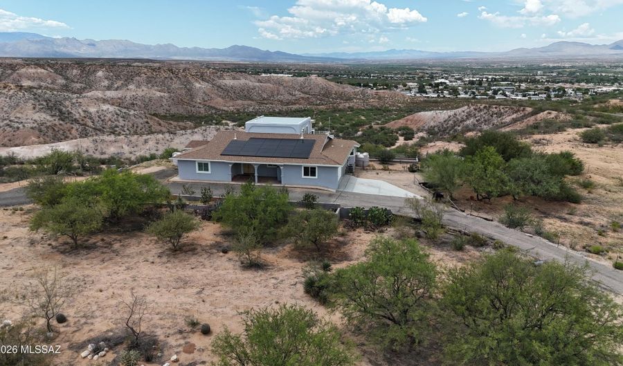 670 W Via Javalina, Benson, AZ 85602 - 5 Beds, 4 Bath