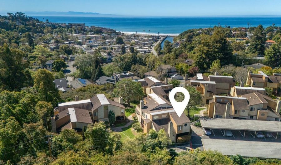 8 Seacliff Dr, Aptos, CA 95003 - 2 Beds, 3 Bath