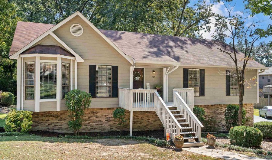 640 11TH St, Alabaster, AL 35007 - 3 Beds, 2 Bath
