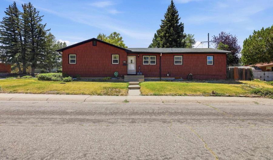 1101 Alpine Dr, Casper, WY 82601 - 4 Beds, 3 Bath
