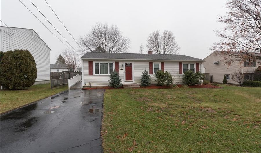 17 Alfred Dr, North Providence, RI 02911 - 3 Beds, 1 Bath
