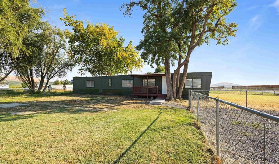 31404 E Kennedy Rd, Benton City, WA 99320 - 2 Beds, 2 Bath