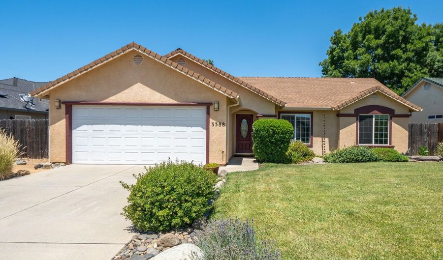 3388 Oak St, Anderson, CA 96007 - 3 Beds, 2 Bath