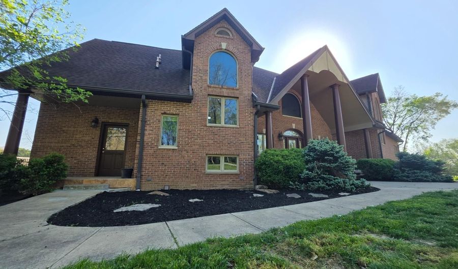10187 Cherokee Ln, Aurora, IN 47001 - 4 Beds, 4 Bath